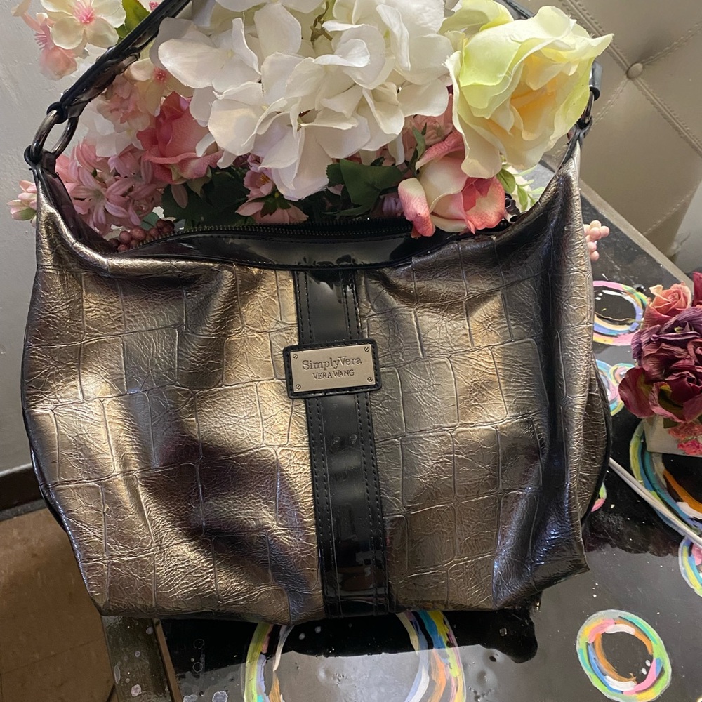 Simply Vera Vera Wang Silver Shoulder Bag with Elegant Design